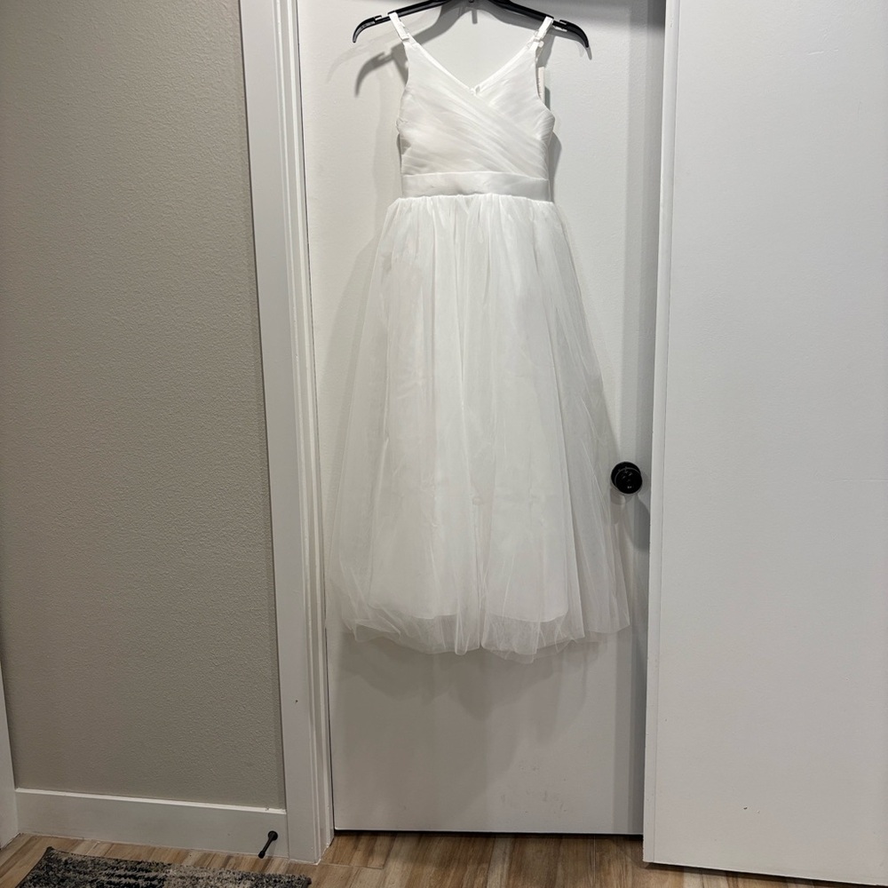 Elegant White Dress needs new zipper or add ties for closure beautiful dress